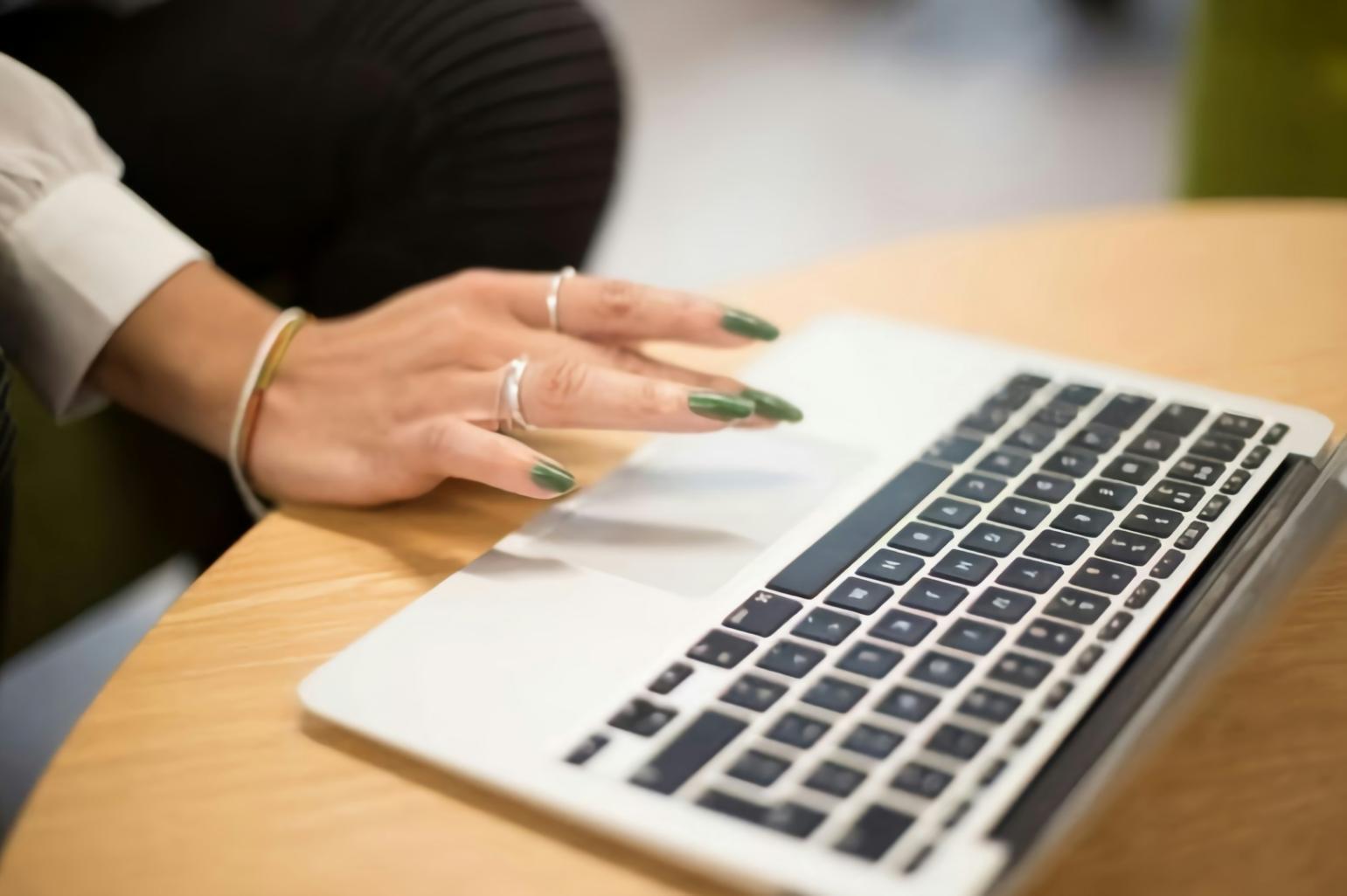Séance de formation en groupe sur la gestion financière